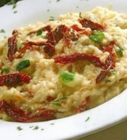 Risoto de Frango com Tomate Seco e Brócolis