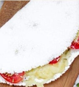 Tapioca Recheada com Queijo Minas Frescal e Tomate