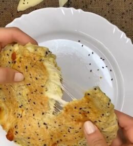 Pão de Aveia na Frigideira com Queijo Branco