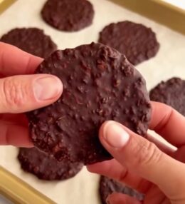 Biscoitinho saudável de chocolate e aveia tostada