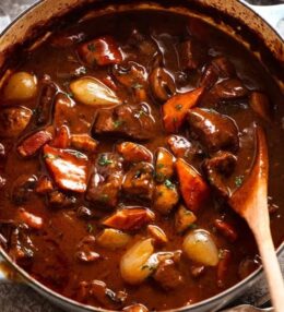 Beef à Bourguignonne (Carne ao Estilo Borgonha)