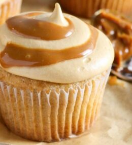 Cupcake de Doce de Leite com Cobertura